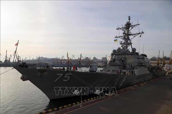 Trong ảnh: Tàu khu trục USS Donald Cook (DDG-75) của Mỹ tới cảng Odessa ngày 25/2/2019, tham gia cuộc tập trận hải quân với Ukraine. Ảnh: AFP/ TTXVN