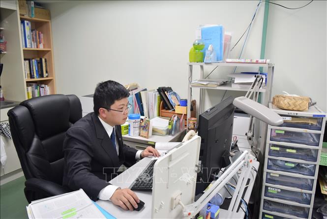 Trong ảnh: Giáo sư Nguyễn Chí Nghĩa tại Trường Đại học Aomori, một cựu du học sinh Việt Nam thành công tại Nhật Bản. Ảnh: Nguyễn Tuyến - PV TTXVN tại Nhật Bản