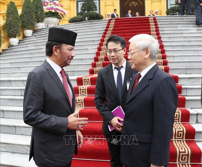 Trong ảnh: Tổng Bí thư, Chủ tịch nước Nguyễn Phú Trọng tiễn Quốc vương Brunei Darussalam Sultan Haji Hassanal Bolkiah. Ảnh: Trí Dũng – TTXVN