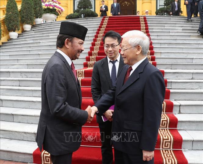Trong ảnh: Tổng Bí thư, Chủ tịch nước Nguyễn Phú Trọng tiễn Quốc vương Brunei Darussalam Sultan Haji Hassanal Bolkiah. Ảnh: Trí Dũng – TTXVN