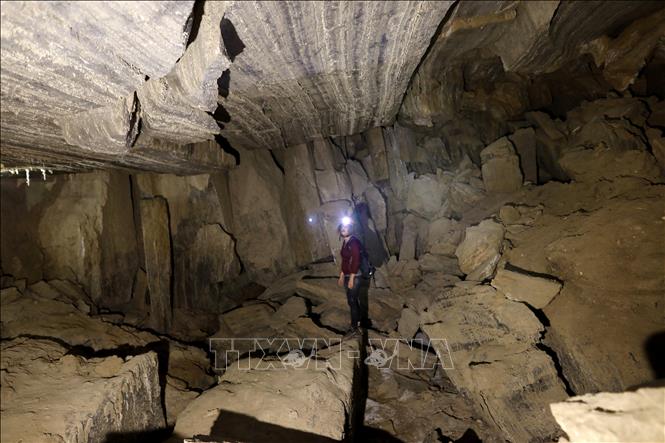 Trong ảnh: Quang cảnh bên trong hang động muối Malham ở núi Sodom, Israel, ngày 27/3/2019. Ảnh: AFP/ TTXVN