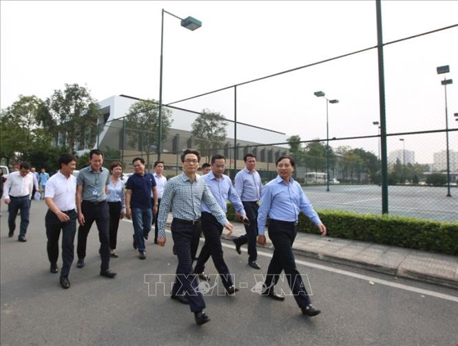 Trong ảnh: Phó Thủ tướng Vũ Đức Đam tham quan cơ sở vật chất đào tạo tại Trung tâm thể thao Viettel. Ảnh: Trọng Đạt - TTXVN