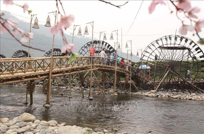 Trong ảnh: Điểm cọn nước bản Nà Khương tại xã bản Bo, huyện Tam Đường một trong những điểm tham quan du lịch sinh thái hấp dẫn thu hút du khách khi đến Lai Châu. Ảnh: Quý Trung - TTXVN