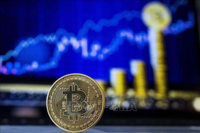 Trong ảnh (tư liệu): Đồng Bitcoin tại Tel Aviv, Israel, ngày 6/2/2018. Ảnh: AFP/ TTXVN
