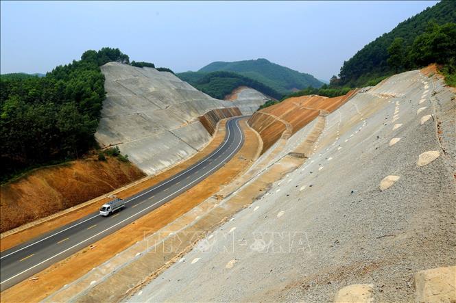 Trong ảnh: Điểm đầu La Sơn, đây cũng là điểm cuối tuyến Cam Lộ - La Sơn sắp khởi công. Ảnh: Huy Hùng – TTXVN  