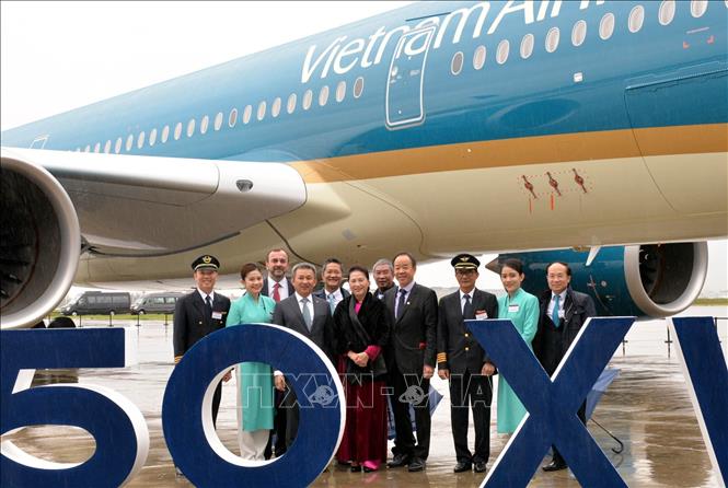 Chủ tịch Quốc hội Nguyễn Thị Kim Ngân chứng kiến lễ bàn giao máy bay cho Hãng Hàng không Quốc gia Việt Nam. Ảnh: Trọng Đức - TTXVN