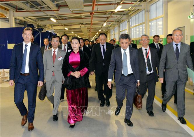 Trong ảnh: Chủ tịch Quốc hội Nguyễn Thị Kim Ngân thăm Nhà máy chế tạo và sản xuất máy bay Airbus. Ảnh: Trọng Đức - TTXVN