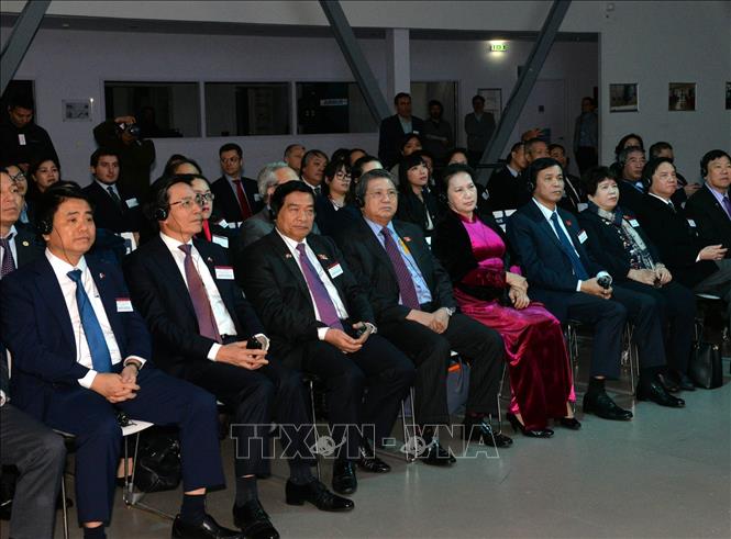 Trong ảnh: Chủ tịch Quốc hội Nguyễn Thị Kim Ngân chứng kiến lễ bàn giao máy bay cho Hãng hàng không Quốc gia Việt Nam Airlinrs và kiến Hãng hàng không Vietje .Ảnh: Trọng Đức - TTXVN