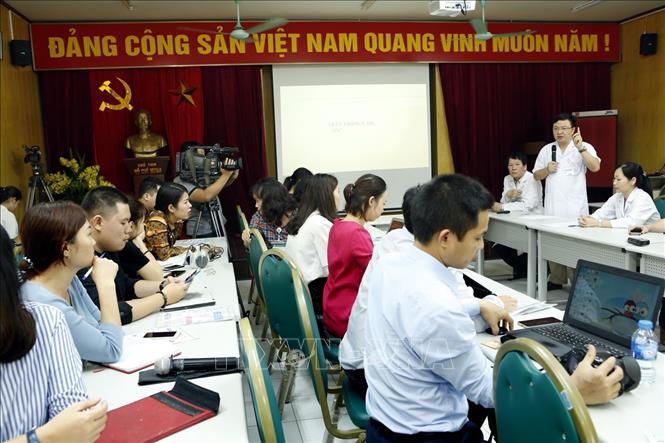 Trong ảnh: Tiến sĩ Dương Minh Tâm – Viện Sức khỏe tâm thần – bệnh viện Bạch Mai cung cấp thông tin với các cơ quan báo chí. Ảnh: Dương Ngọc – TTXVN