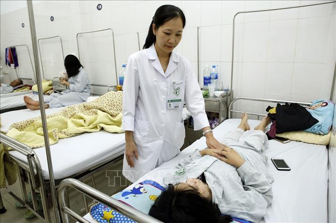 Trong ảnh: Viện Sức khỏe tâm thần – Bệnh viện Bạch Mai, tiếp nhận hơn 300 bệnh nhân/ngày gặp các rối loạn do stress, trong khi đó cách đây 20 năm chỉ có 1 đến 2 trường hợp/ngày. Ảnh: Dương Ngọc – TTXVN