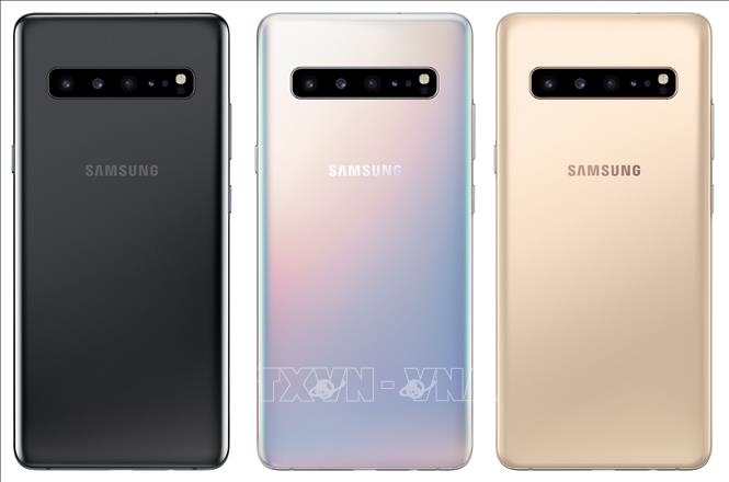 Trong ảnh: Điện thoại Galaxy S10 5G của Samsung được giới thiệu tại Hàn Quốc ngày 1/4/2019. ẢNh: Yonhap/ TTXVN 