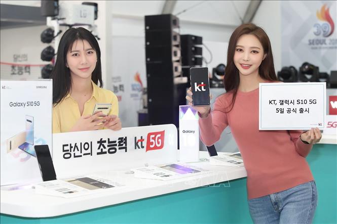 Trong ảnh: Điện thoại Galaxy S10 5G của Samsung được giới thiệu tại Seoul, Hàn Quốc ngày 1/4/2019. ẢNh: Yonhap/ TTXVN 