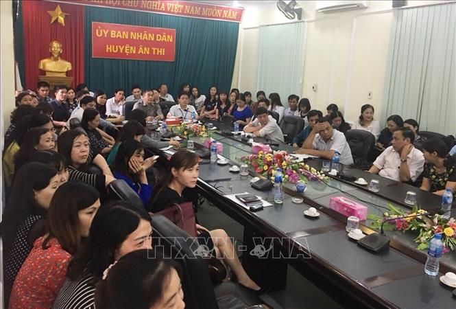 Trong ảnh: Các giáo viên tham dự hội nghị tại điểm cầu ở huyện Ân Thi. Ảnh: Đinh Tuấn - TTXVN