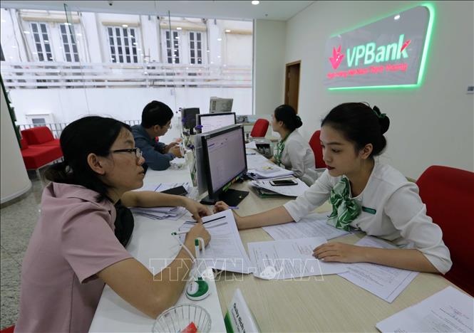 Trong ảnh: Sức mạnh thương hiệu của VPBank cũng được thể hiện mạnh mẽ ở những phân khúc chiến lược mà ngân hàng đang dẫn đầu thị trường, đó là phân khúc tài chính tiêu dùng, khách hàng cá nhân, khách hàng doanh nghiệp vừa và nhỏ và khách hàng tiểu thương. Ảnh: Trần Việt - TTXVN