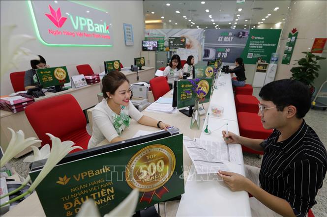 Trong ảnh: Có được thành công này là do nhiều năm qua VPBank liên tục cải tiến mô hình kinh doanh, đầu tư công nghệ, chất lượng dịch vụ nhằm đáp ứng ngày một tốt hơn nhu cầu của khách hàng. Ảnh: Trần Việt - TTXVN
