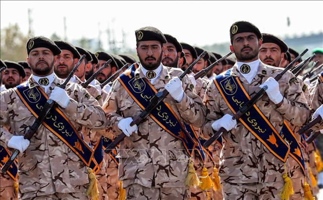Trong ảnh: (tư liệu) Lực lượng Vệ binh Cách mạng Hồi giáo Iran (IRGC)  tại lễ duyệt binh ở Tehran ngày 22/9/2018. Ảnh: AFP/TTXVN