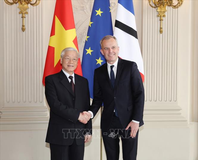 Trong ảnh: Chủ tịch Quốc hội Pháp Francois de Rugy đón Tổng Bí thư Nguyễn Phú Trọng thăm cấp Nhà nước tới Pháp, chiều 26/3/2018, tại Trụ sở Quốc hội ở Thủ đô Paris. Ảnh: Trí Dũng – TTXVN