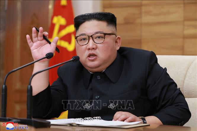 Trong ảnh: Nhà lãnh đạo Triều Tiên Kim Jong-un phát biểu tại cuộc họp mở rộng của Bộ Chính trị Trung ương đảng Lao động Triều Tiên, ở Bình Nhưỡng, ngày 9/4/2019. Ảnh: Yonhap/ TTXVN