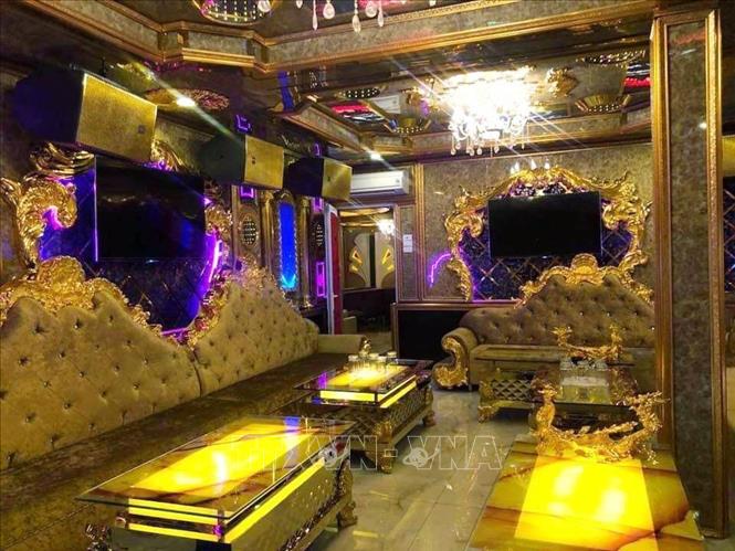 Trong ảnh: Bên trong quán karaoke XO Pharaon ở quận 12 của Phúc XO, nơi bị tình nghi là địa điểm cung cấp ma túy. Ảnh: TTXVN phát