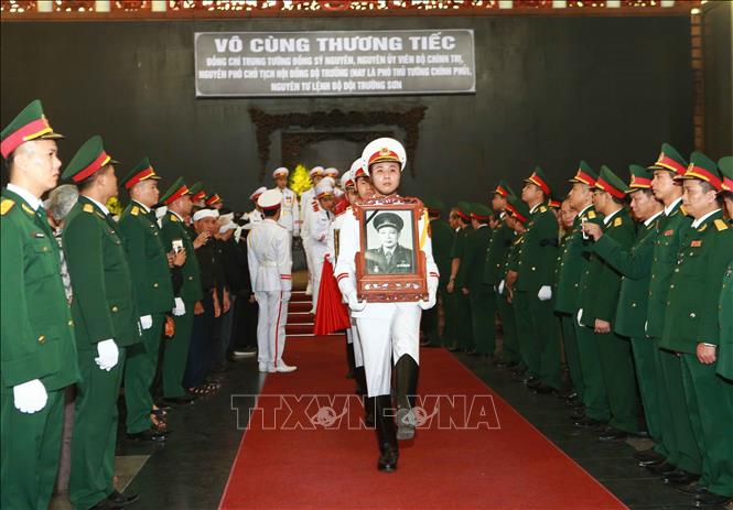 Trong ảnh: Lễ truy điệu và đưa tang đồng chí Trung tướng Đồng Sỹ Nguyên. Ảnh: Doãn Tấn - TTXVN
