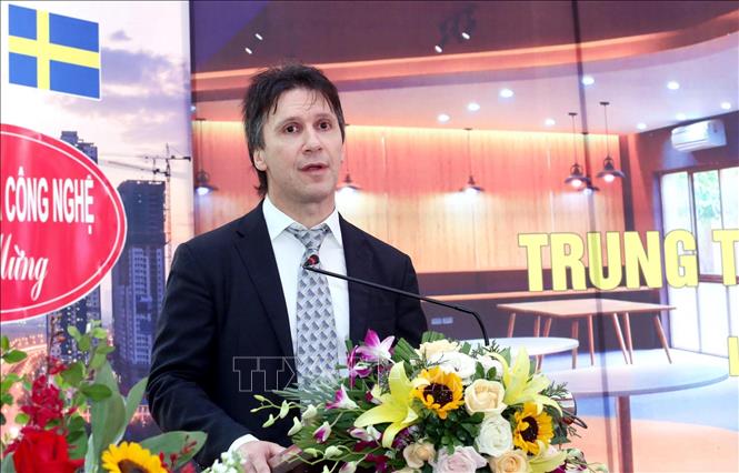Trong ảnh: Ngài Denis Brunetti, Tổng giám đốc Công ty Ericsson tại Việt Nam, Myanmar, Campuchia và Lào phát biểu tại Lễ ra mắt. Ảnh: Anh Tuấn – TTXVN