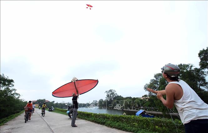 Lễ hội Phố Hiến là một trong những lễ hội tuyệt vời nhất của Việt Nam, với những hoạt động vui nhộn, đặc sắc và đa dạng. Mỗi năm, lễ hội này thu hút hàng ngàn du khách đến tham quan, khám phá và trải nghiệm các trò chơi truyền thống.