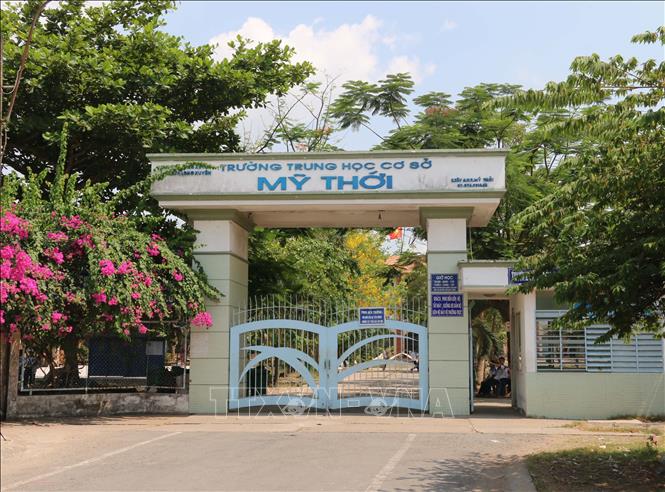 Trong ảnh: Trường Trung học Cơ sở Mỹ Thới, thành phố Long Xuyên nơi xảy ra sự việc. Ảnh: Công Mạo-TTXVN