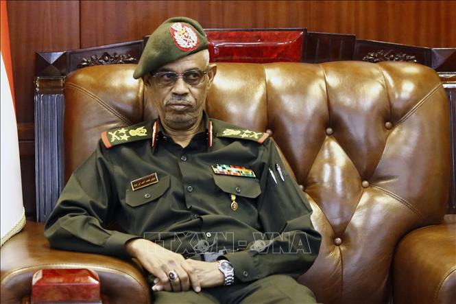 Trong ảnh: Bộ trưởng Quốc phòng Sudan Awad Ibn Auf ở Khartoum ngày 25/11/2018. Ảnh: AFP/TTXVN