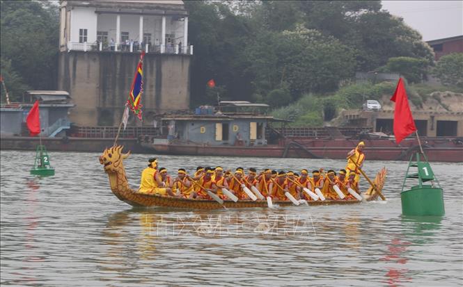 
Trong ảnh: Đội thuyền xã Trưng Vương, thành phố Việt Trì. Ảnh: Thành Đạt - TTXVN
