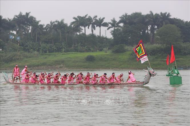 Trong ảnh: Đội thuyền xã Sông Lô, thành phố Việt Trì Ảnh: Thành Đạt - TTXVN