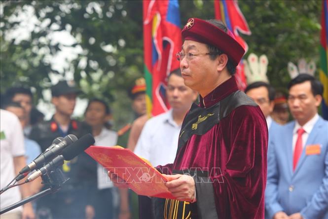 Trong ảnh: Đồng chí Bùi Văn Quang - Phó Bí thư Thường trực Tỉnh ủy, Chủ tịch UBND tỉnh Phú Thọ, Chủ lễ Giỗ Tổ Hùng Vương năm Kỷ Hợi 2019 đọc Chúc văn. Ảnh: Thành Đạt - TTXVN