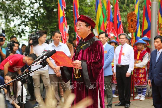 Trong ảnh: Đồng chí Bùi Văn Quang - Phó Bí thư Thường trực Tỉnh ủy, Chủ tịch UBND tỉnh Phú Thọ, Chủ lễ Giỗ Tổ Hùng Vương năm Kỷ Hợi 2019 đọc Chúc văn. Ảnh: Thành Đạt - TTXVN