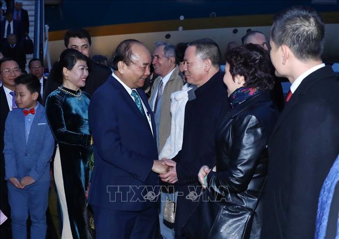 Trong ảnh: Lễ đón Thủ tướng Nguyễn Xuân Phúc và Phu nhân tại sân bay quốc tế Henri Coanda, Bucharest. Ảnh: Thống Nhất –TTXVN