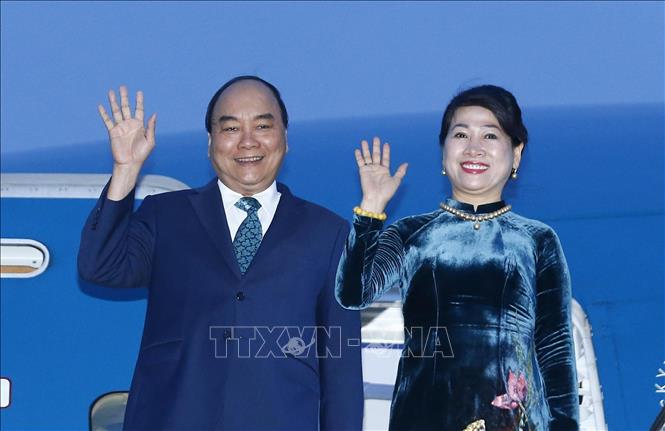 Trong ảnh: Lễ đón Thủ tướng Nguyễn Xuân Phúc và Phu nhân tại sân bay quốc tế Henri Coanda, Bucharest. Ảnh: Thống Nhất –TTXVN