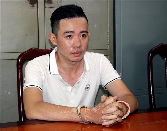 Trong ảnh: Đối tượng Du Quốc Cường tại cơ quan điều tra. Ảnh: Công Mạo-TTXVN