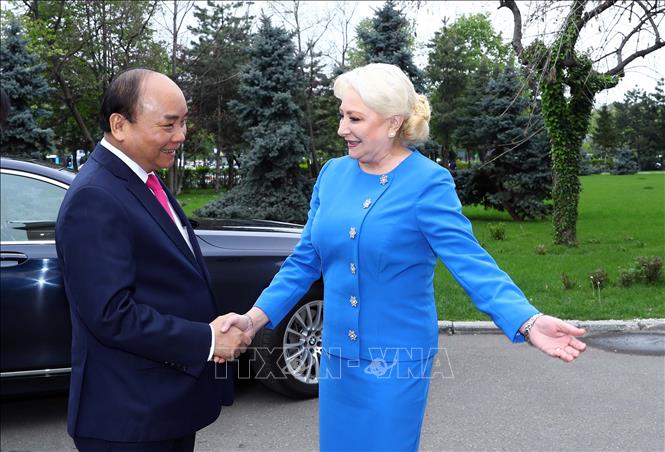 Trong ảnh: Thủ tướng Romania Viorica Dancila đón Thủ tướng Nguyễn Xuân Phúc. Ảnh: Thống Nhất –TTXVN
