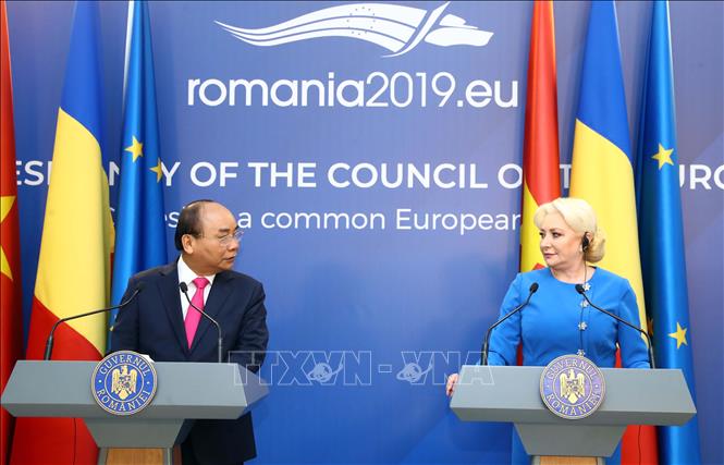 Trong ảnh: Thủ tướng Nguyễn Xuân Phúc và Thủ tướng Romania Viorica Dancila họp báo thông báo kết quả hội đàm giữa hai nước. Ảnh: Thống Nhất –TTXVN