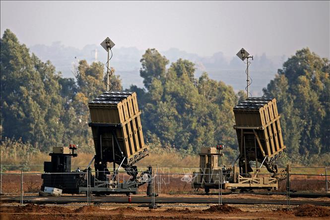 Trong ảnh: (tư liệu) Hệ thống tên lửa Iron Dome (Vòm sắt) tại thị trấn Sderot, miền nam Israel ngày 12/11/2018. Ảnh: AFP/TTXVN