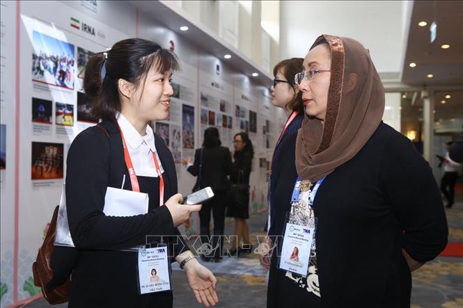 Trong ảnh: Bà Nurini Kassim, Giám đốc điều hành Hãng thông tấn Bernama của Malaysia, thành viên Ban Chấp hành OANA trả lời phỏng vấn của phóng viên TTXVN. Ảnh: Minh Quyết - TTXVN