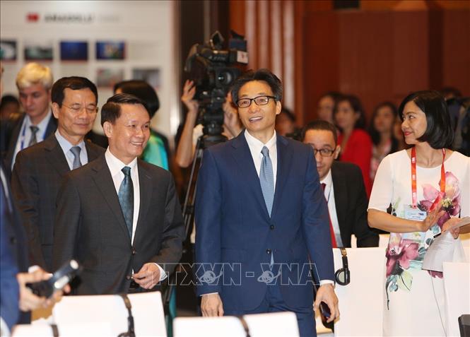 Trong ảnh: Phó Thủ tướng Vũ Đức Đam đến dự khai mạc Hội nghị Ban Chấp hành OANA lần thứ 44. Ảnh: Dương Giang - TTXVN