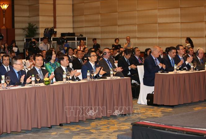 Trong ảnh: Phó Thủ tướng Vũ Đức Đam và các đại biểu tham dự phiên khai mạc Hội nghị Ban Chấp hành Tổ chức các hãng thông tấn châu Á - Thái Bình Dương (OANA) lần thứ 44. Ảnh: Dương Giang - TTXVN