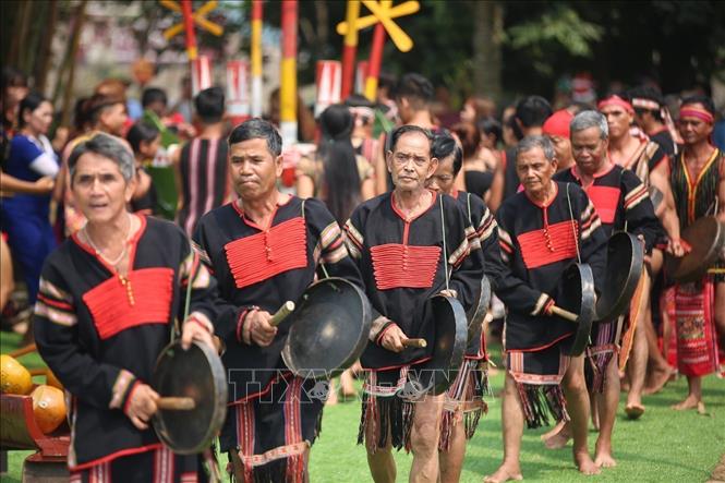 Photo: Gong performance during a revived gong festival of Ede ethnic group in Central Highlands province of Dak Lak. VNA Photo: Trọng Đạt