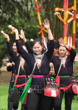 Photo: Dao ethnic girls in their traditional dance with bells. VNA Photo: Trọng Đạt