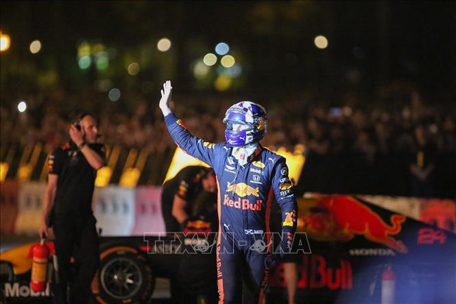Photo: Former British Formula One driver David Coulthard after his performance at My Dinh Stadium. VNA Photo: Trọng Đạt