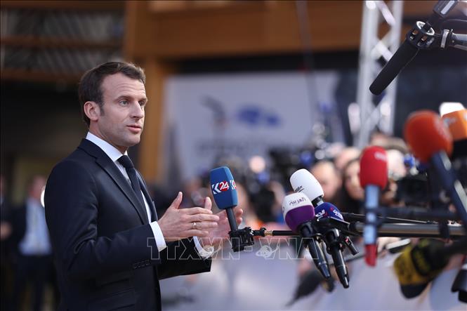 Trong ảnh: Tổng thống Pháp Emmanuel Macron (trong ảnh) gửi lời chúc mừng tới ông Volodymyr Zelensky. Ảnh: THX/ TTXVN