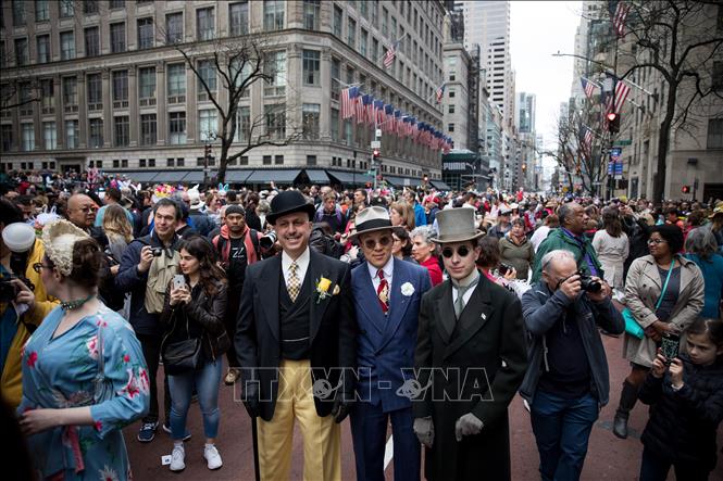 Trong ảnh: Người dân New York tham gia Diễu hành Lễ Phục sinh 2019 ngày 21/4. Ảnh: THX/TTXVN