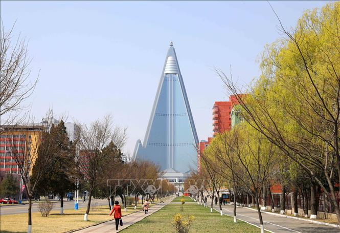 Trong ảnh: Tòa nhà Ryugyong cao 330m ở Thủ đô Bình Nhưỡng. Ảnh: Phương Hoa - TTXVN