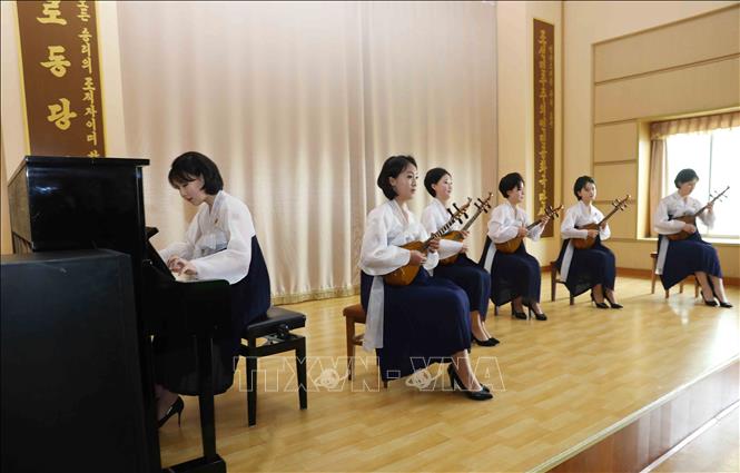 Trong ảnh: Lớp học âm nhạc của học sinh Triều Tiên. Ảnh: Phương Hoa - TTXVN