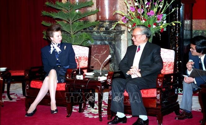 Trong ảnh: Chủ tịch nước Lê Đức Anh tiếp công chúa Hoàng gia Anh Anne Elizabeth Alice Louise, sáng 3/3/1994, tại Hà Nội. Ảnh: Thu Hoài – TTXVN