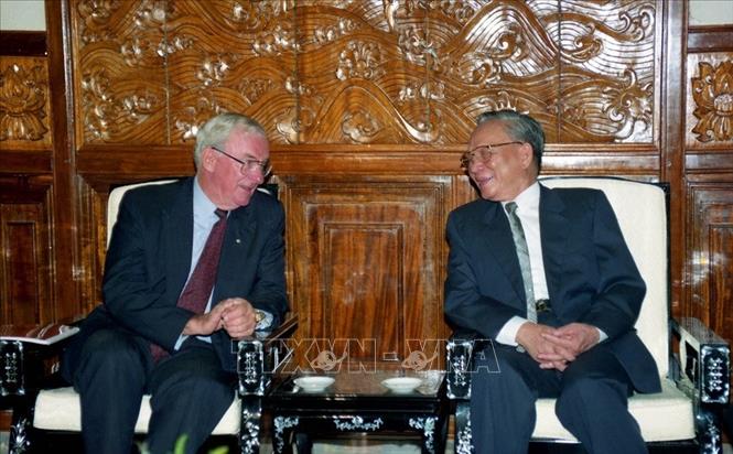 Trong ảnh: Chủ tịch nước Lê Đức Anh tiếp Toàn quyền Australia Bill Hayden, ngày 8/4/1995, tại Hà Nội. Ảnh: Cao Phong – TTXVN